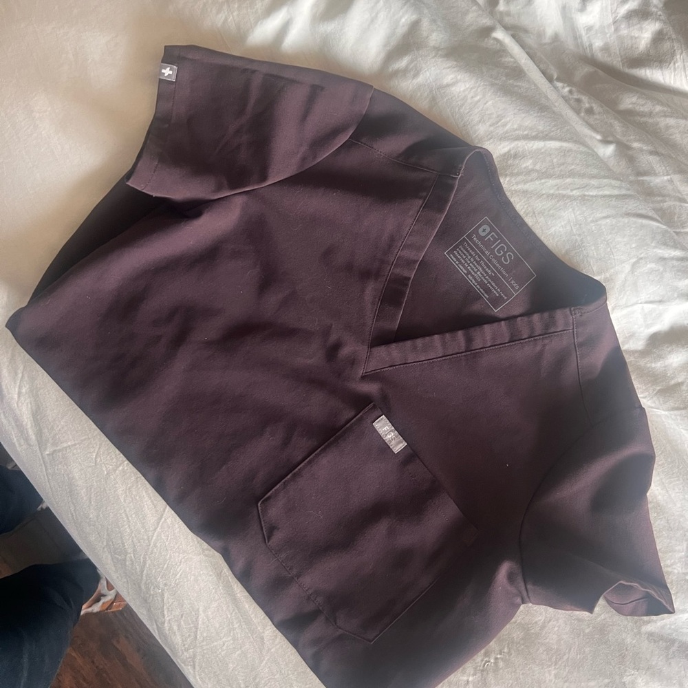 FIGS espresso Scrub Top